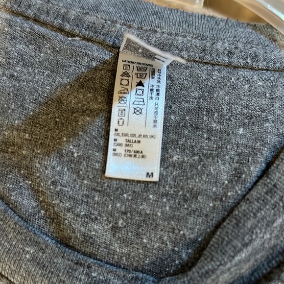 AMERICAN APPAREL “everybody’s different and that’s rad” gray T-shirt. - Picture 5 of 5